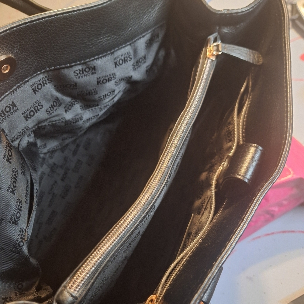 Michael Kors East West Bllack Pebble Leather Handbag - Picture 8 of 9